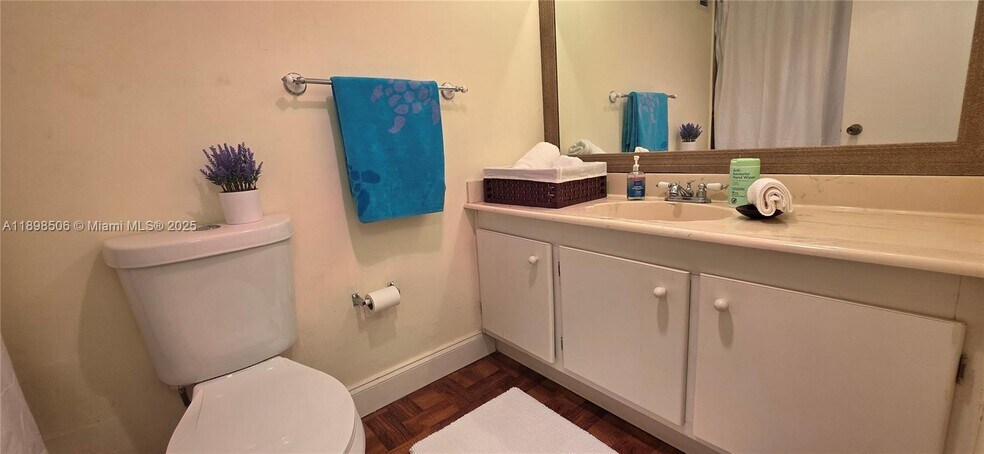 Building Photo - 1650 NE 115th St