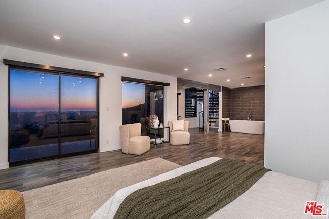 Building Photo - 8506 Magnolia Dr