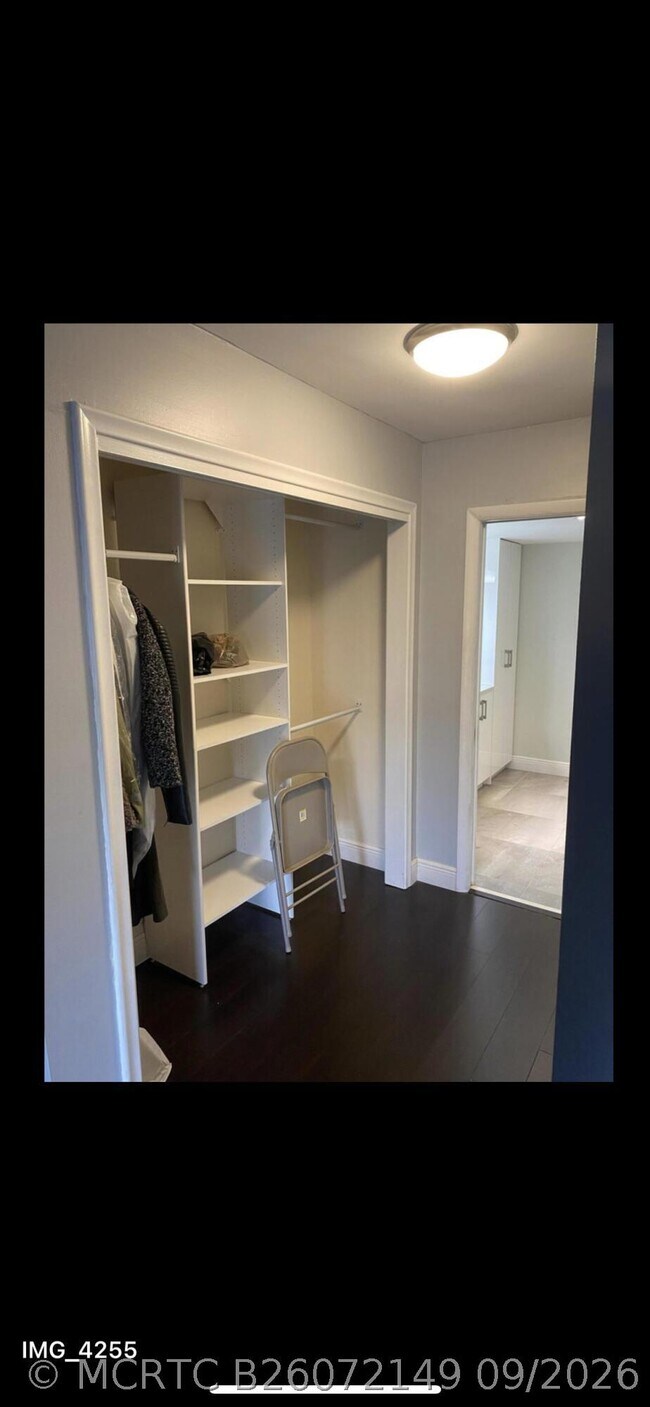 Building Photo - 6557 Racquet Club Dr