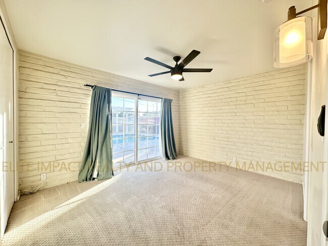 Building Photo - 8338 E Julia St