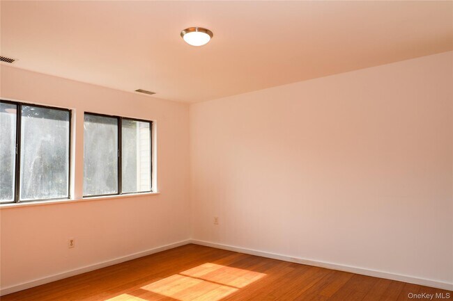 Building Photo - 259 Village Ct