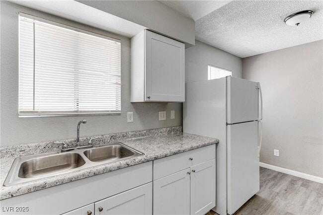 Building Photo - 444 N 13th St