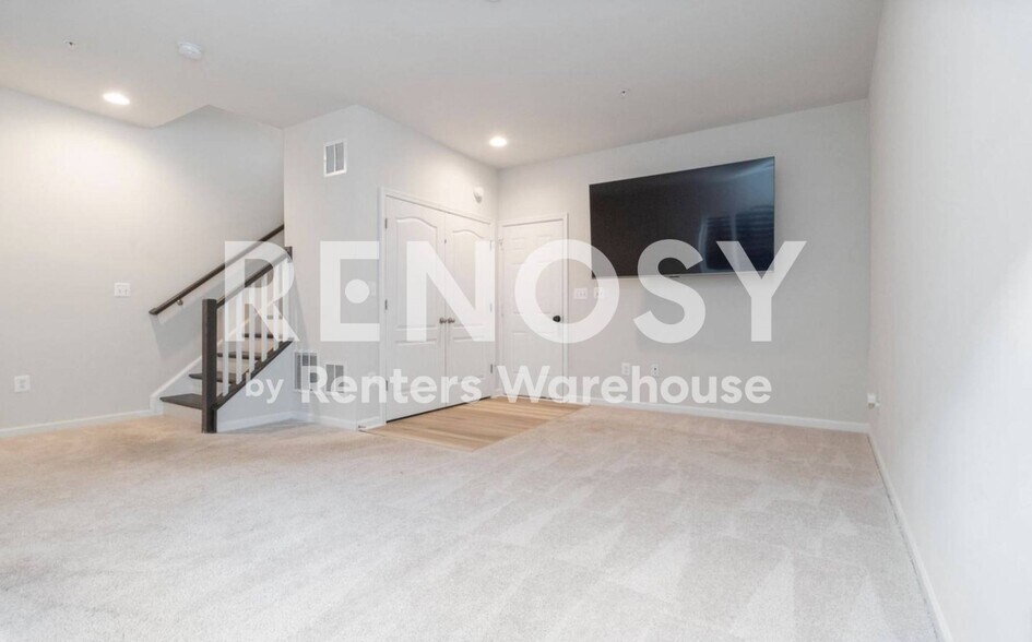 Building Photo - 1041 Flester Ln