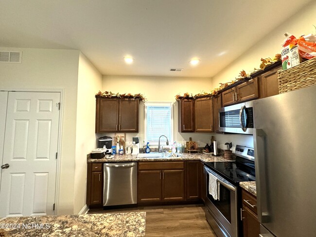 Building Photo - 148 Broadleaf Dr