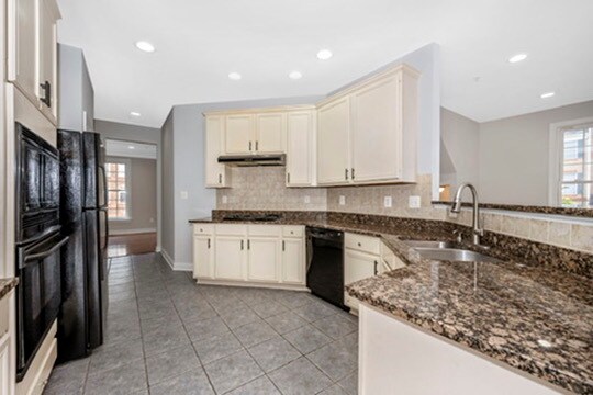 Building Photo - 22130 Fair Garden Ln