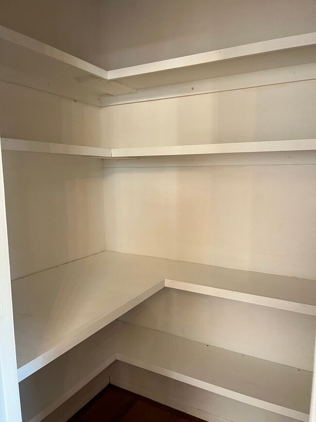 Building Photo - 2219 Scott St