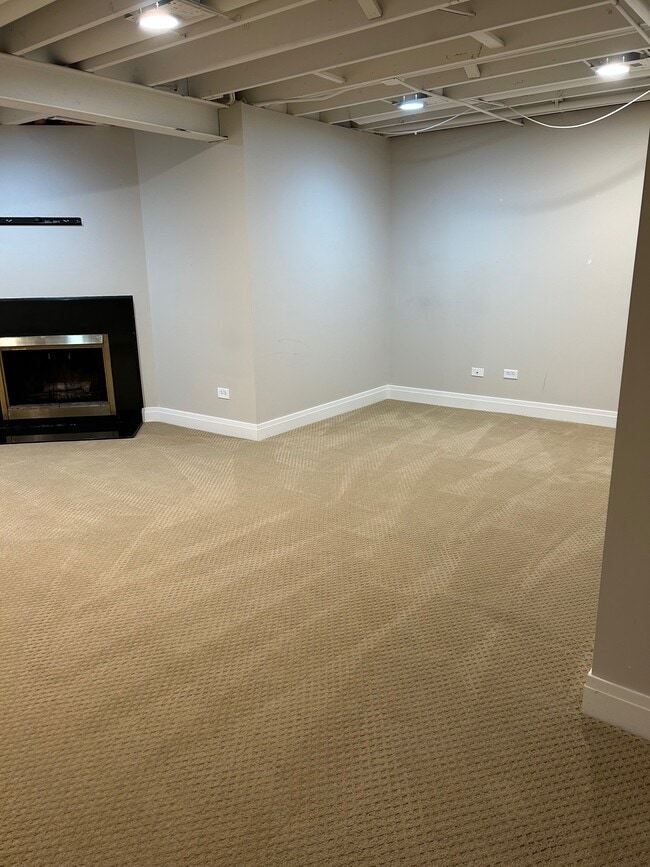 Building Photo - 328 Shoreline Rd