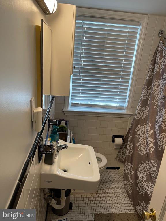 Building Photo - 1658 Thetford Rd