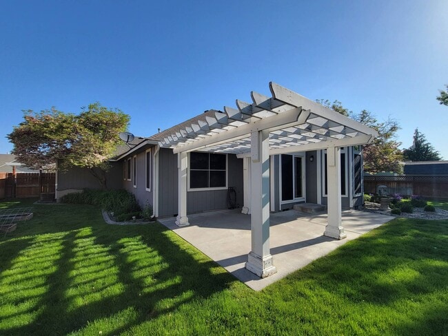 Building Photo - 333 Molokai St