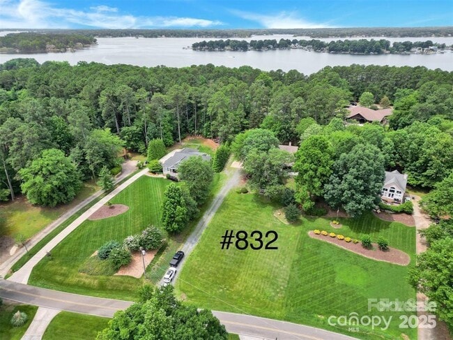 Building Photo - 832 Kemp Rd