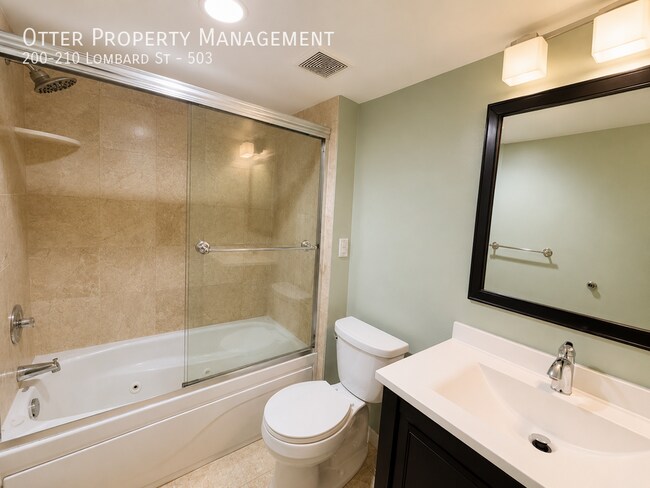Building Photo - 200-210 Lombard St-503