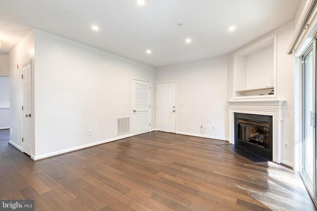 Building Photo - 645 Oakland Hills Dr