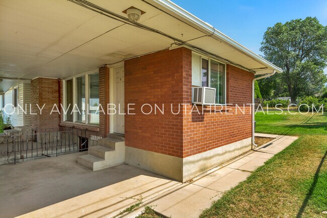 Building Photo - 2233 S 200 W