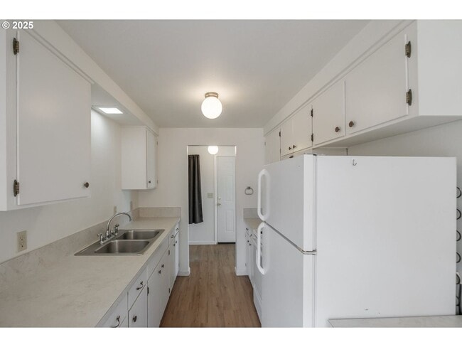 Building Photo - 3-bedroom 1 bath Single Level House