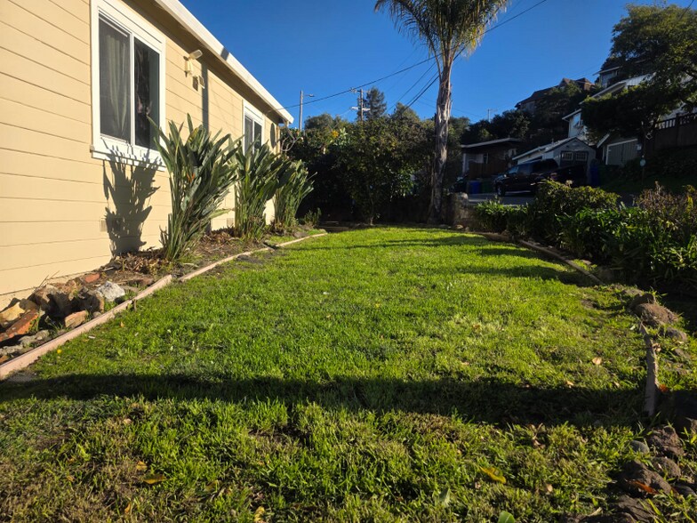 Building Photo - 17xxx Ehle St