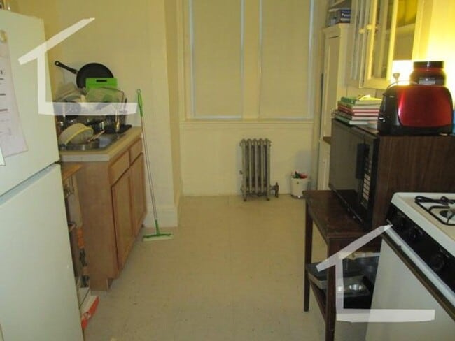 Building Photo - Gorgeous renovated studio with great location in Brighton available NOW!!