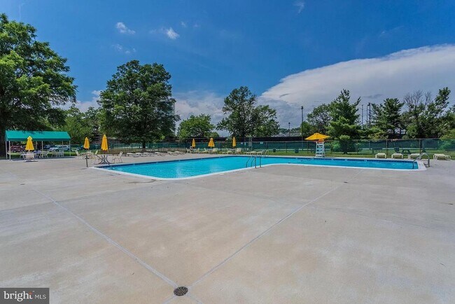 Building Photo - 1225 Martha Custis Dr