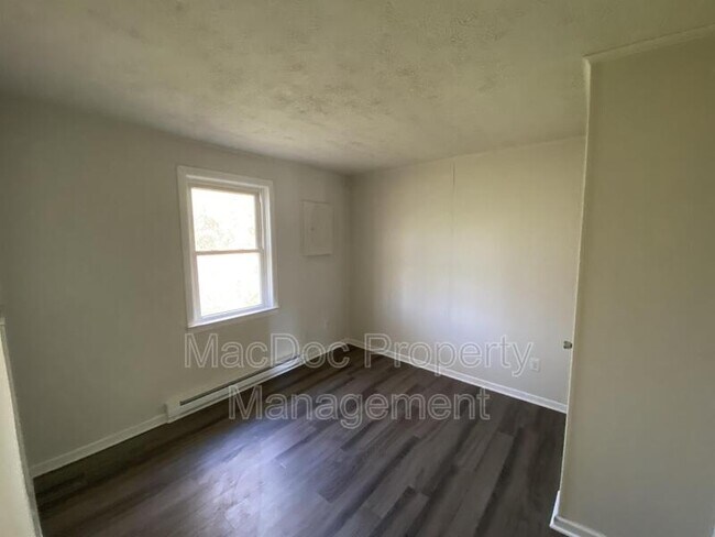 Building Photo - 114-116 Loch Lane Drive Apt 8