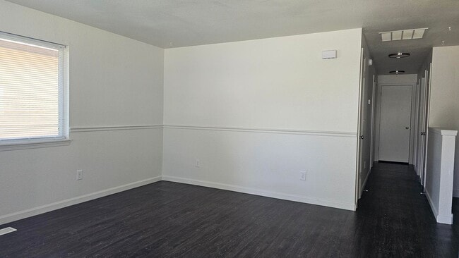 Building Photo - Located in Beautiful Meridian