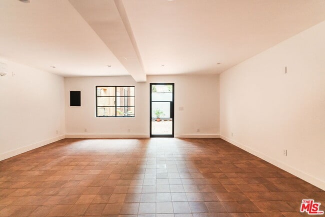 Building Photo - 430 N Harper Ave