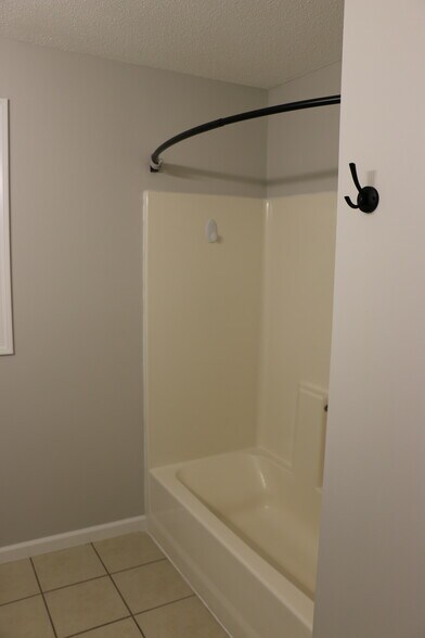 Full bath 3 - 1243 Worcester St