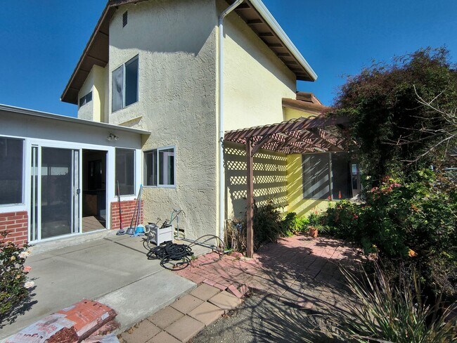 Building Photo - BEAUTIFUL TWO LEVEL 4BD/3BA HOME AVAILABLE IN MILPITAS, CA !!!!!!