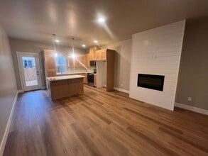 Building Photo - New Construction Townhome in NW Bend