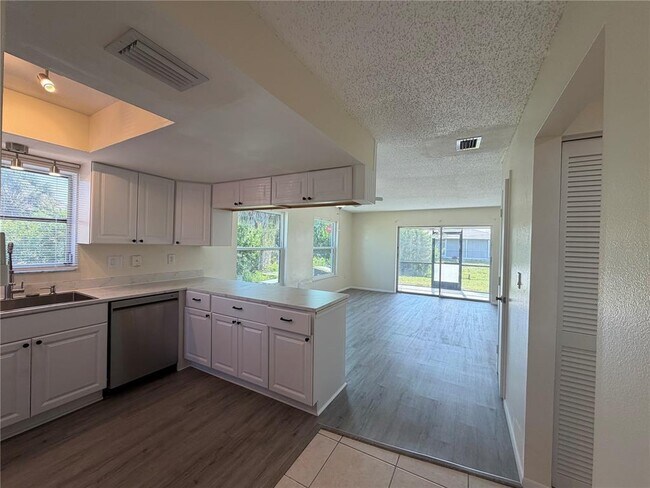 Building Photo - 2619 Magdalina Dr