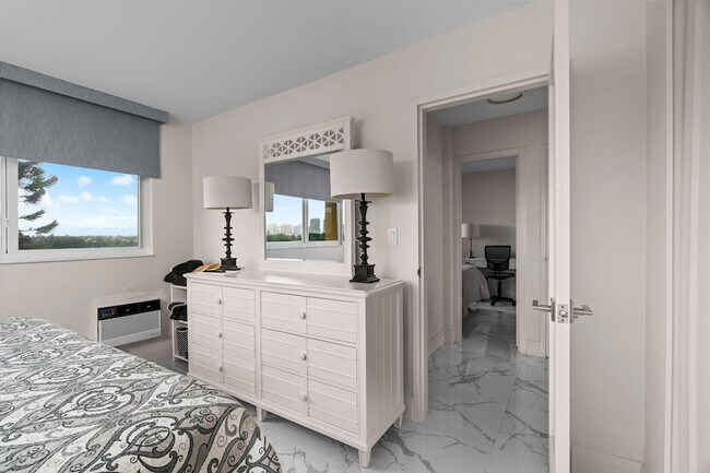 Building Photo - 2400 NE 9th St