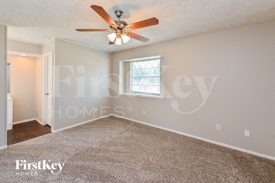 Building Photo - 8403 Rustwood Ct