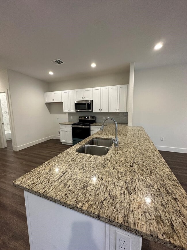 Building Photo - 9302 Bean St