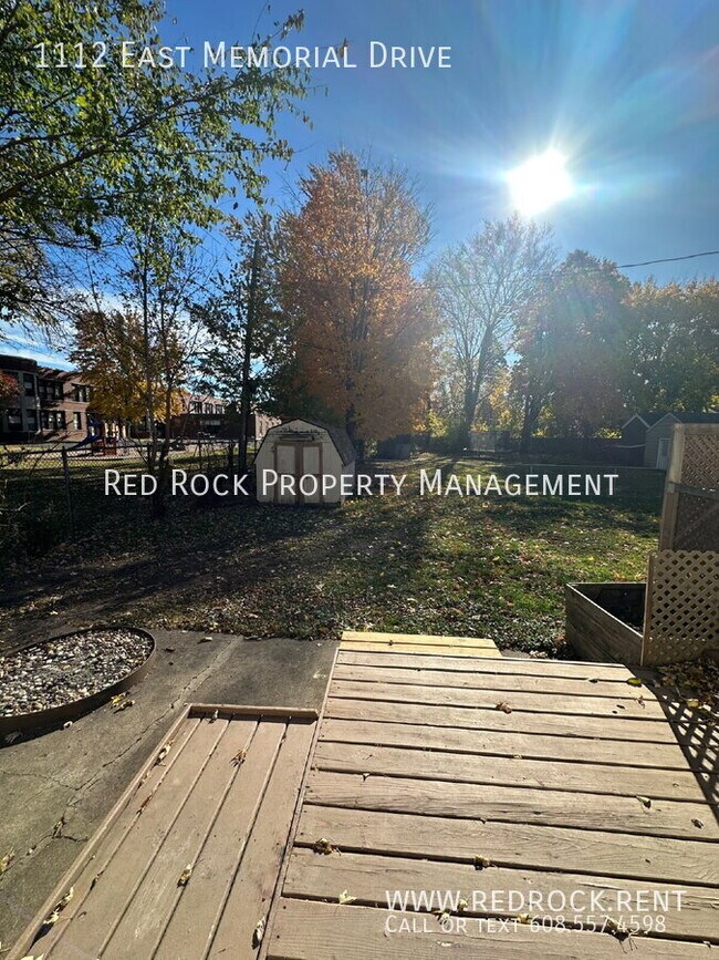 Building Photo - 1112 E Memorial Dr