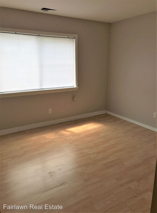 Building Photo - 807 S Randolph St