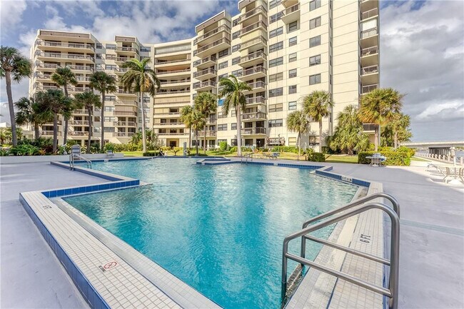 Building Photo - 2900 NE 14th Street Causeway