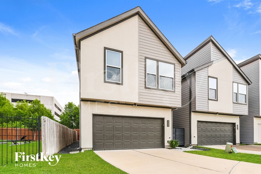 Building Photo - 305 N Centro Cir