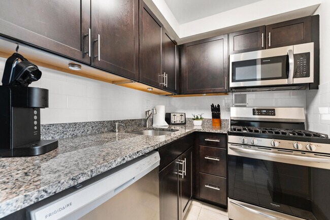 Building Photo - 175 Freeman St