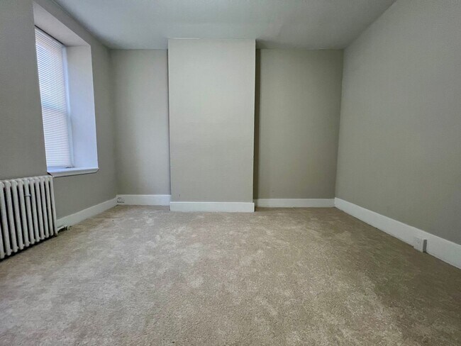 Building Photo - 3-Bedroom + Bonus Room | 1-Bath End-of-Row Townhome in Norristown – Available Now!