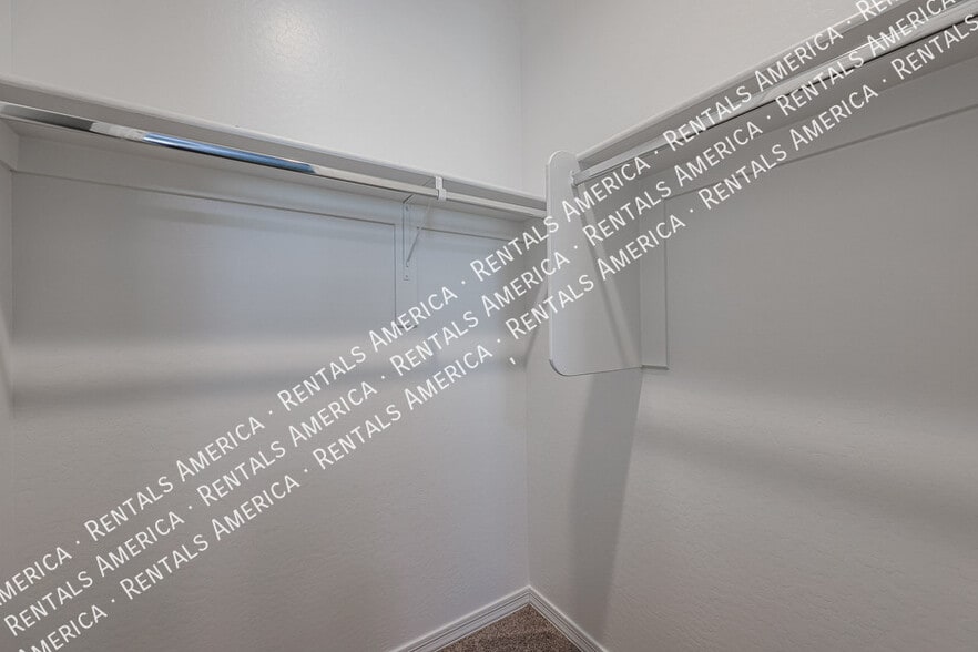 Building Photo - 3725 E Turley St