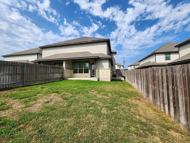 Building Photo - Large Fenced in Backyard in NBISD /Walk to Kraft Park /  Fridge Included  / Pet Friendly / Off Co...