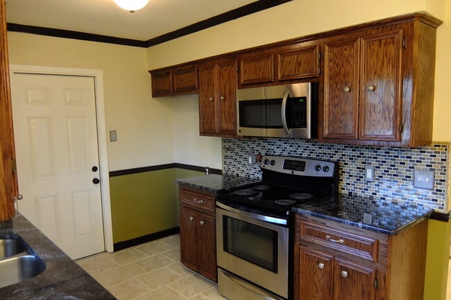 Building Photo - 10526 Sundown Dr