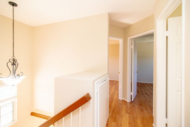 Building Photo - 932 Oak Glen Ln