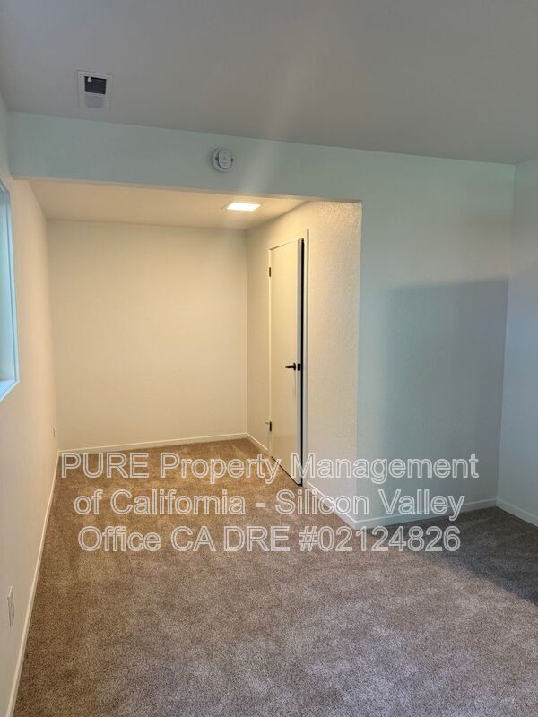 Building Photo - 306 Kingsbury Dr