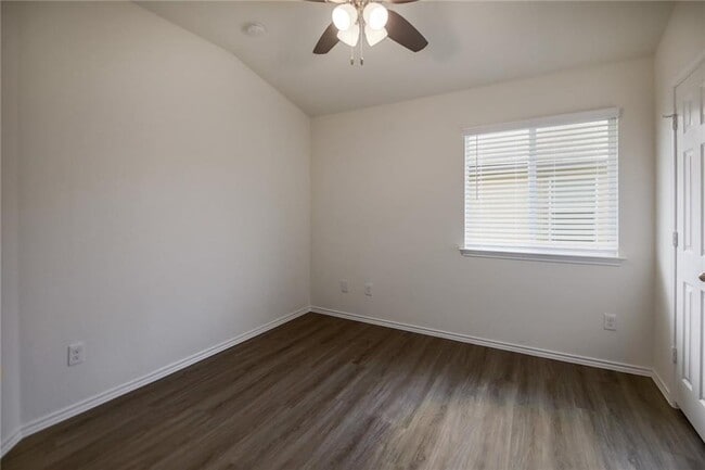 Building Photo - 137 Langtry Ln