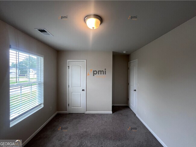 Building Photo - 106 Sarah Ln