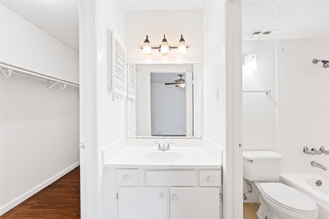 Building Photo - 781 Country Pl Dr