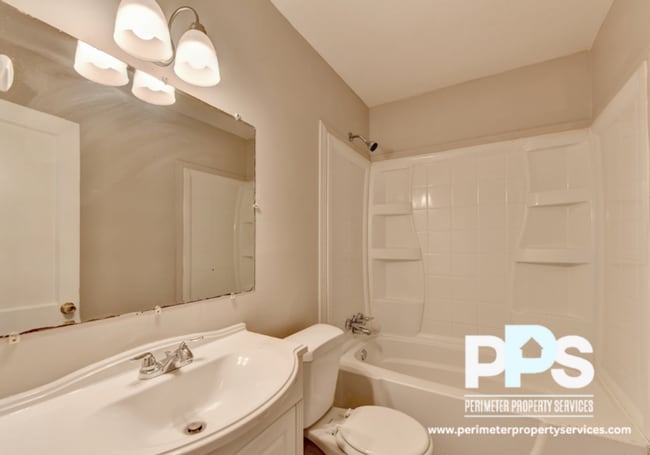 Building Photo - 2821 Palm Dr