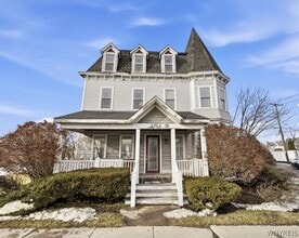 Building Photo - 3284 Walden Ave