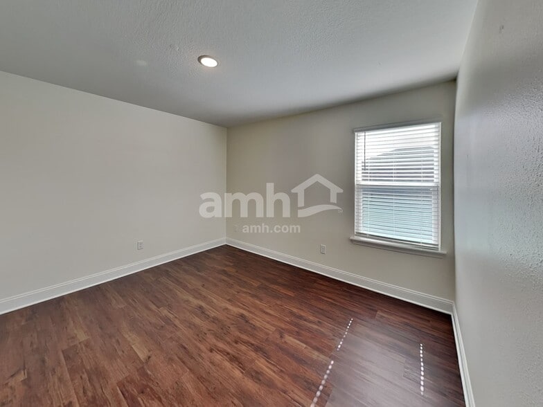 Building Photo - 616 Onate Cir