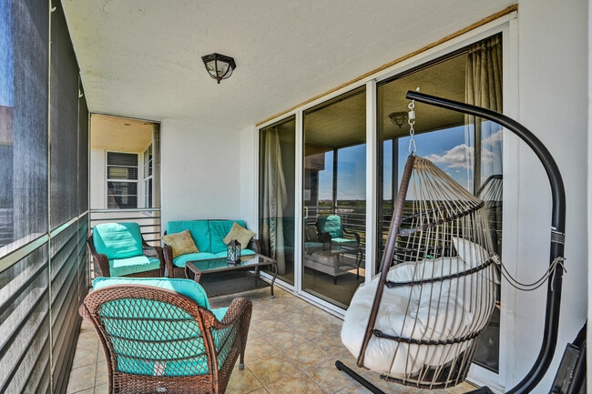 Building Photo - 3520 Oaks Way