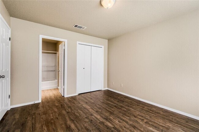 Building Photo - 1220 Orchard Park Cir